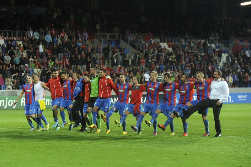 Vstupenky na zápasy fotbalistů Viktorie Plzně v Lize mistrů se začnou prodávat v neděli. Vstupenky na zápasy fotbalistů Viktorie Plzně v Lize mistrů se začnou prodávat v neděli.