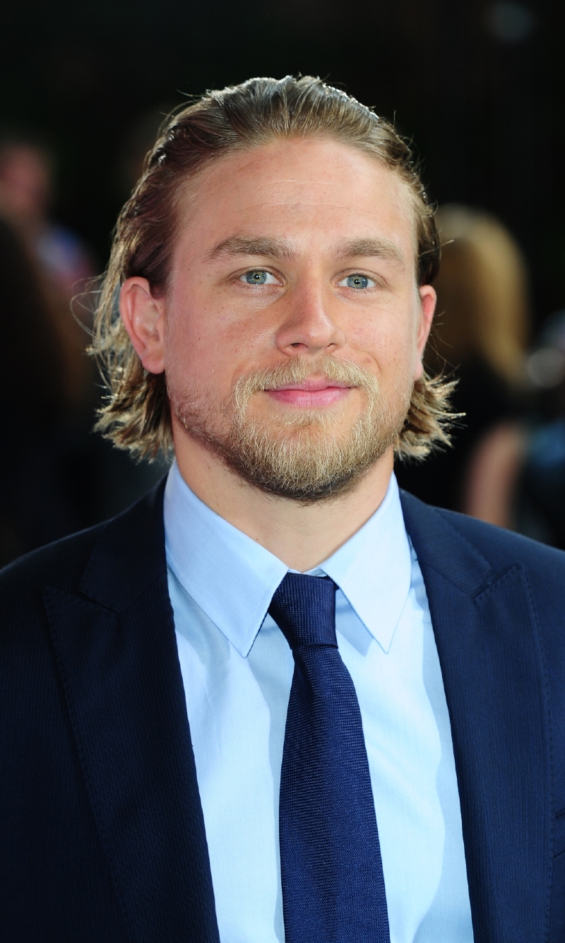 Christiana si zahraje Charlie Hunnam.