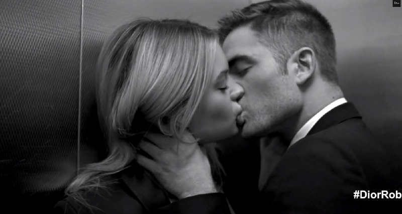 Robert Pattinson v nové reklamě.