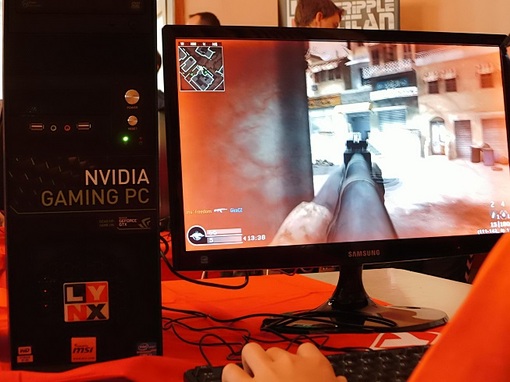 LYNX LAN Tour.