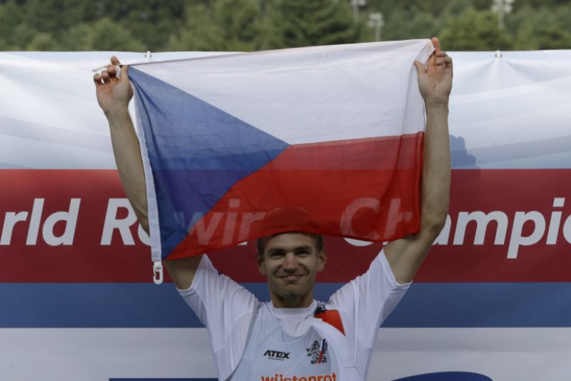 Skifař Ondřej Synek vybojoval na mistrovství světa zlatou medaili.