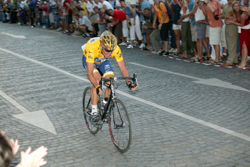 Americký cyklista Lance Armstrong. Americký cyklista Lance Armstrong.
