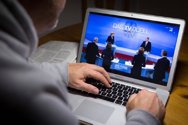TV duel Merkelová Steinbrück. Zvedni prdel od počítače a jdi volit... TV duel Merkelová Steinbrück. Zvedni prdel od počítače a jdi volit...