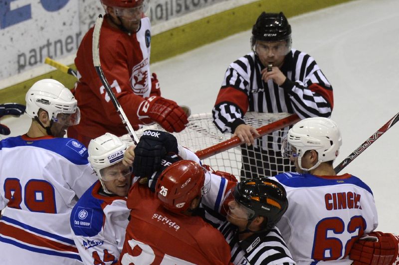 Poslední zápas Lva v přípravě se Slávií byla hokejová řežba se vším všudy. Poslední zápas Lva v přípravě se Slávií byla hokejová řežba se vším všudy.