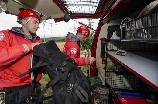Součástí cvičení byla i záchrana nevolností postiženého technika ze stožáru pro vedení velmi vysokého napětí 400 kilovoltů.