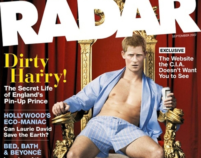 Princ Harry na kontroverzní fotografii časopisu Radar. Princ Harry na kontroverzní fotografii časopisu Radar.