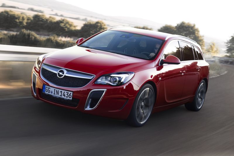 Světovou premiéru bude mít ve Frankfurtu Opel Insignia OPC s 325 koni pod kapotou. 