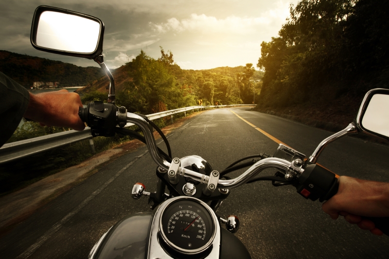 Dva životy si vyžádala nehoda motocyklu v jižních Čechách (ilustrační foto). Dva životy si vyžádala nehoda motocyklu v jižních Čechách (ilustrační foto).