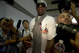 Denis Rodman po návratu z Koreje nešetřil vulgaritami a Kima hájil.