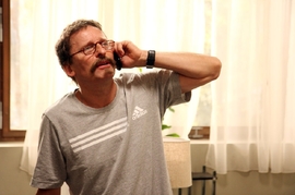 David Prachař v hlavní roli televizní filmové komedie Slečna Flintová.