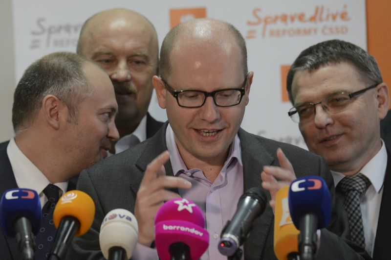 Majetková přiznání pro bohaté prosazuje ČSSD, KSČM i SPOZ.