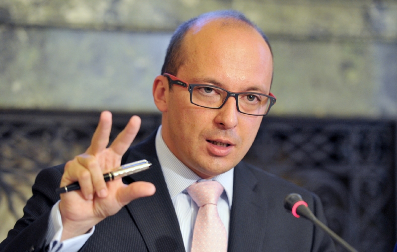 František Lukl má prý se Zemanovci programové shody. František Lukl má prý se Zemanovci programové shody.