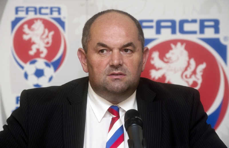 Předseda Fotbalové asociace Miroslav Pelta již brzy zasedne v komplexním sídle českého fotbalu. Předseda Fotbalové asociace Miroslav Pelta již brzy zasedne v komplexním sídle českého fotbalu.