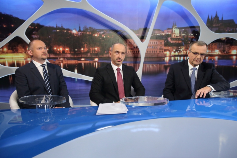 Do diskuzního pořadu televize Barrandov Témata Týdne přijali pozvání Michal Hašek (vlevo), Martin Kuba (uprostřed) a Miroslav Kalousek. 