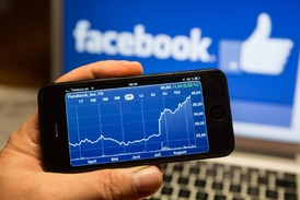 Vstup Facebooku na burzu v roce 2012 byl pro investory zklamáním a provázely ho technické problémy (ilustrační foto).