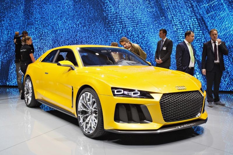 Sedmisetkoňový koncept Audi Sport quattro patří také mezi hybridy.