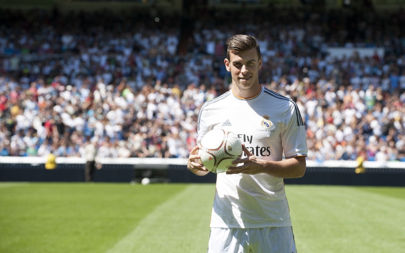 Nejdražší fotbalista světa Gareth Bale si odbude premiéru v dresu Realu Madrid v sobotu. Nejdražší fotbalista světa Gareth Bale si odbude premiéru v dresu Realu Madrid v sobotu.