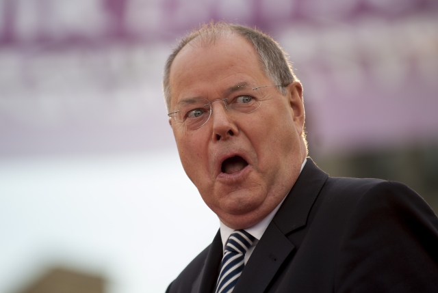 Peer Steinbrück doplatil na své spontánní gesto.