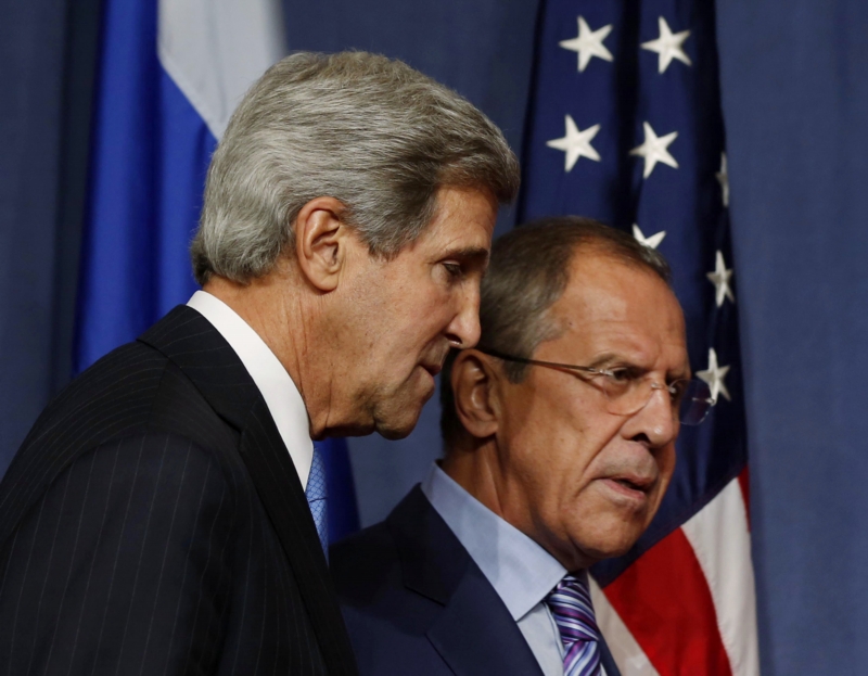 Americký ministr zahraničí John Kerry (vlevo) a jeho ruský protějšek Sergej Lavrov. Americký ministr zahraničí John Kerry (vlevo) a jeho ruský protějšek Sergej Lavrov.