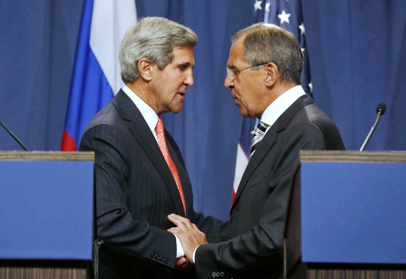 Ministři zahraničí USA a Ruska: John Kerry a Sergej Lavrov.
