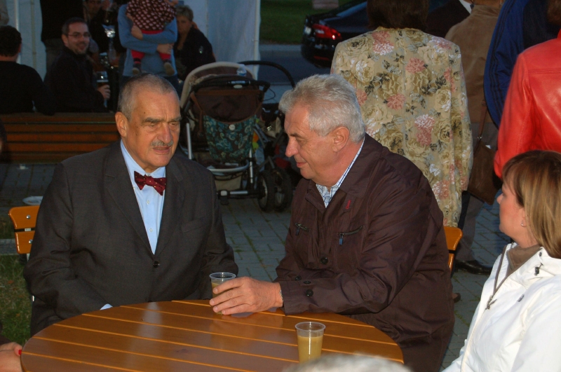 Karel Schwarzenberg (vlevo) a Miloš Zeman.