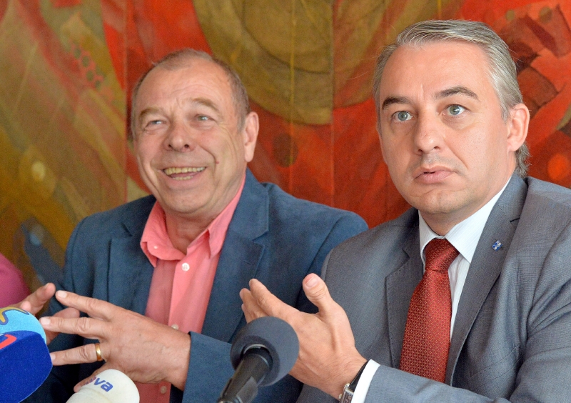 Předák odborů Jaroslav Zavadil (vlevo) a šéf odborového svazu KOVO Josef Středula. Předák odborů Jaroslav Zavadil (vlevo) a šéf odborového svazu KOVO Josef Středula.