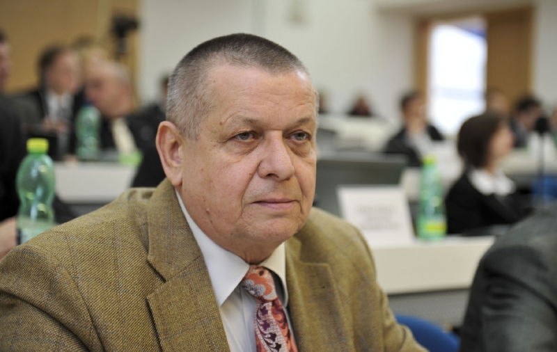 Náměstek hejtmana Václav Sloup (KSČM). Náměstek hejtmana Václav Sloup (KSČM).