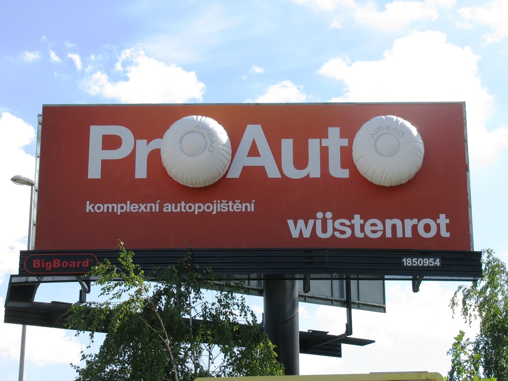 Reklama Wustenrot s airbagy.