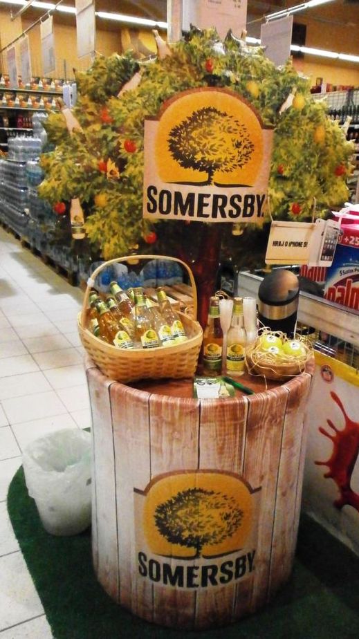 Stolek Somersby.