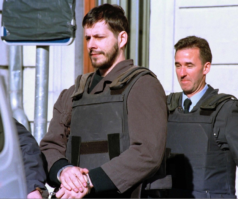 Dutroux dostal v roce 2004 trest doživotního vězení za únos, věznění a sexuální zneužívání šesti dívek, z nichž čtyři zavraždil.