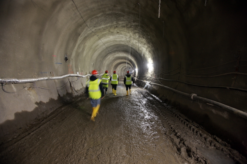 Ražba tunelu v úseku Dejvice - Motol.