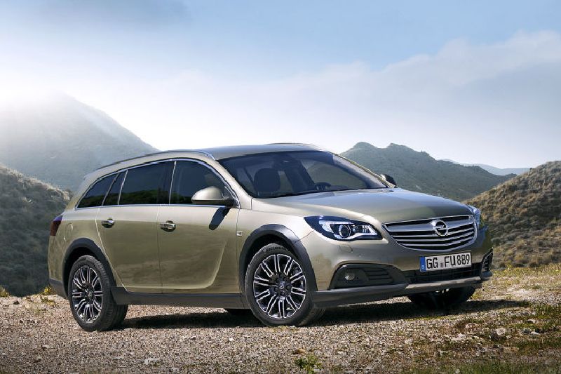 Insignia Country Tourer s úpravami pro cesty terénem.