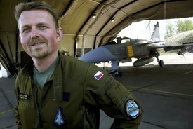Jaroslav Míka, pilot Jas-39 Gripen na litevském letiště Šiauliai.