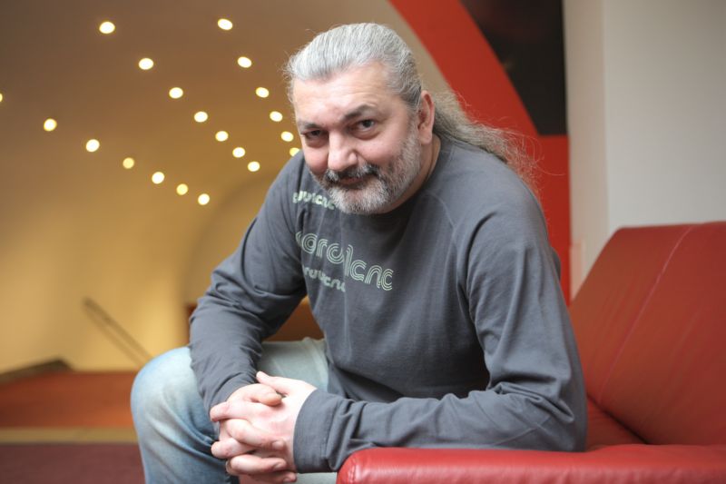 Zpěvák Daniel Hůlka kandiduje do sněmovny za SPOZ. Zpěvák Daniel Hůlka kandiduje do sněmovny za SPOZ.