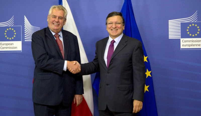 Prezident Miloš Zeman (vlevo) a šéf Evropské komise José Barroso. Prezident Miloš Zeman (vlevo) a šéf Evropské komise José Barroso.