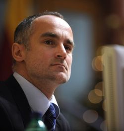 Ředitel pražského magistrátu Martin Trnka podepsdal smlouvy s detektivní agenturou Pinkerton.