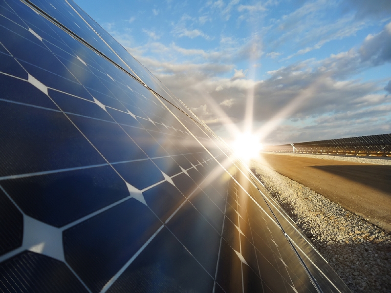 Zákon podle advokátky Samkové diskriminuje fotovoltaické elektrárny proti ostatním výrobcům elektřiny (ilustrační foto). Zákon podle advokátky Samkové diskriminuje fotovoltaické elektrárny proti ostatním výrobcům elektřiny (ilustrační foto).