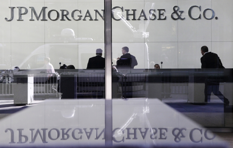 Americká investiční banka JPMorgan Chase & Co má na krku obrovskou pokutu. Americká investiční banka JPMorgan Chase & Co má na krku obrovskou pokutu.