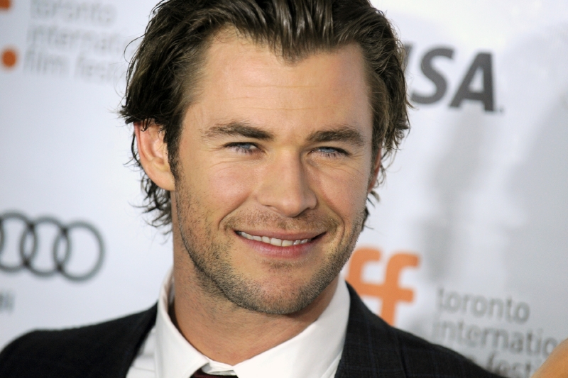 Chris Hemsworth je pěkně stydlivý.