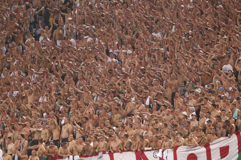 Fanoušci Legie Varšavy pří zápasu 1. kole Evropské ligy.