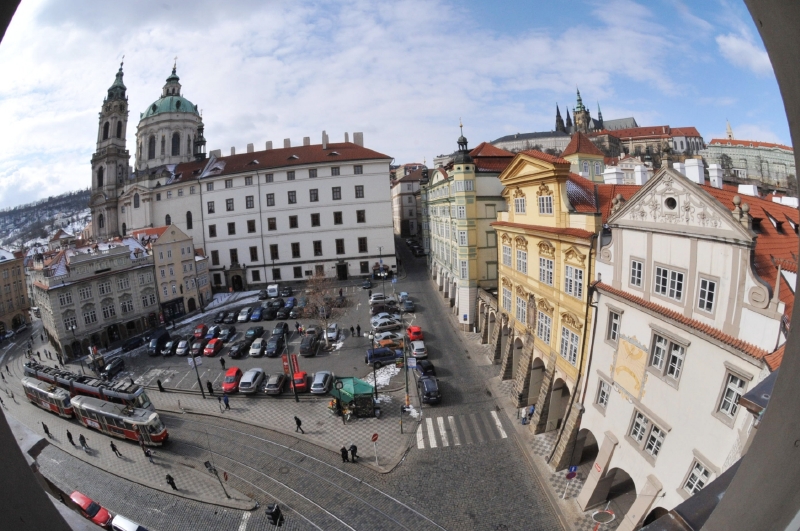 Petici proti parkovišti na Malostranském náměstí podepsalo přes pět tisíc lidí. Petici proti parkovišti na Malostranském náměstí podepsalo přes pět tisíc lidí.