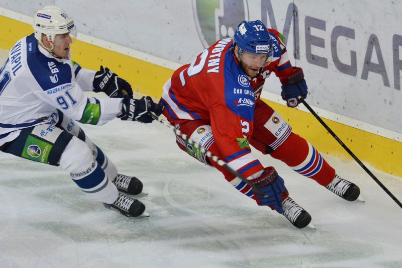 Marek Kvapil z Dynama Moskva (vlevo) a Jiří Novotný ze Lva.
