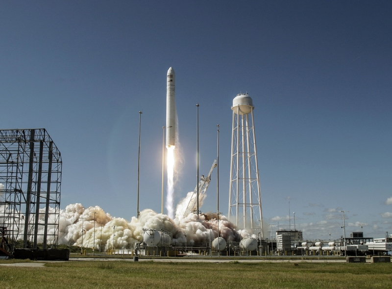 Cygnus úspěšně odstartoval, ale s ISS se spojit nemůže.