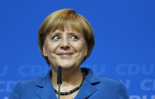 Angela Merklová již ví, že její strana získala v parlamentních volbách přes 42 procent hlasů.