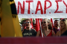 Demonstrace proti straně Zlatý úsvit.