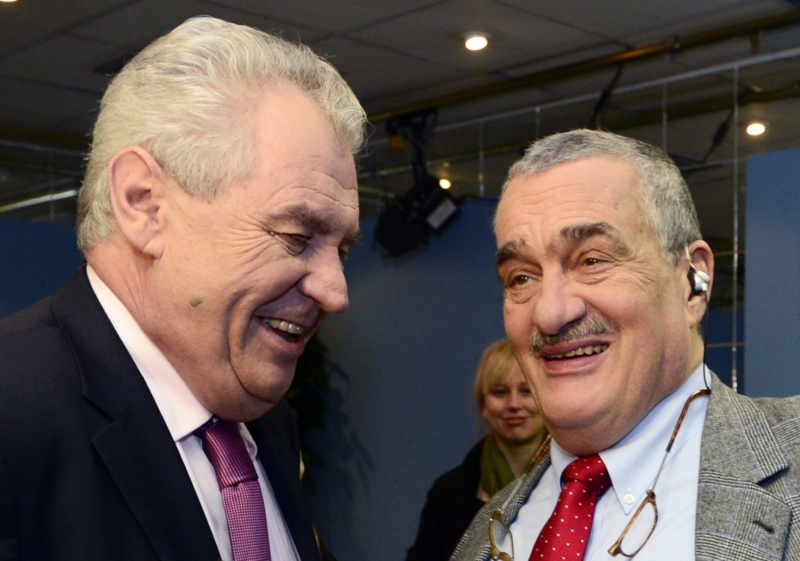 Kandidáti druhého kola přímé volby prezidenta, Miloš Zeman (vlevo) a Karel Schwarzenberg. Kandidáti druhého kola přímé volby prezidenta, Miloš Zeman (vlevo) a Karel Schwarzenberg.