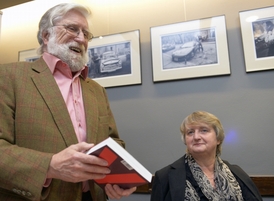 Bratr bývalého prezidenta Ivan M. Havel a editorka publikace Anna Freimanová.