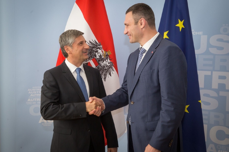 Předseda lidovců Michael Spindelegger (vlevo) a Vitalij Kličko.