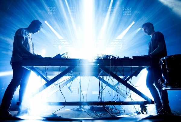 Fuck Buttons loni na hudebním festivalu Pitchfork v Paříži.