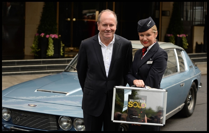William Boyd představil novinku stylově. William Boyd představil novinku stylově.